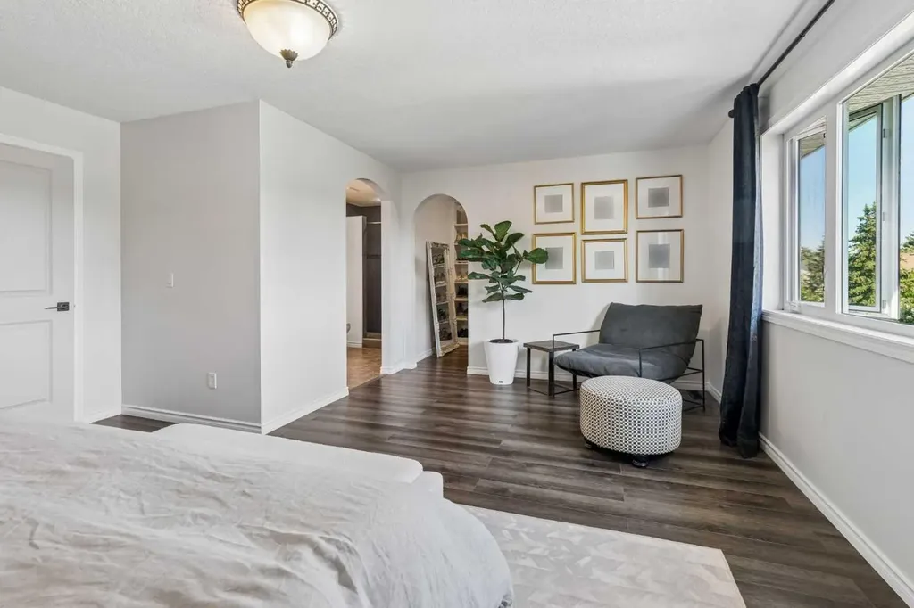 52 West Edge Road Cochrane AB T4C 1L1