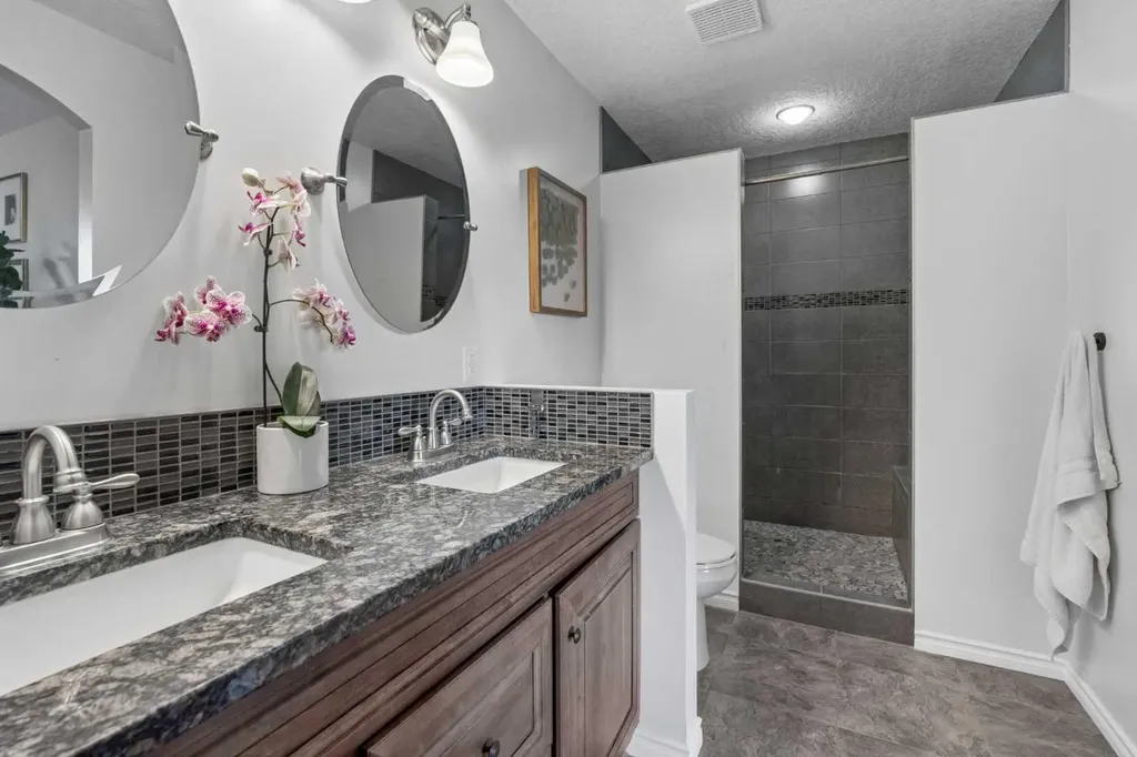 52 West Edge Road Cochrane AB T4C 1L1