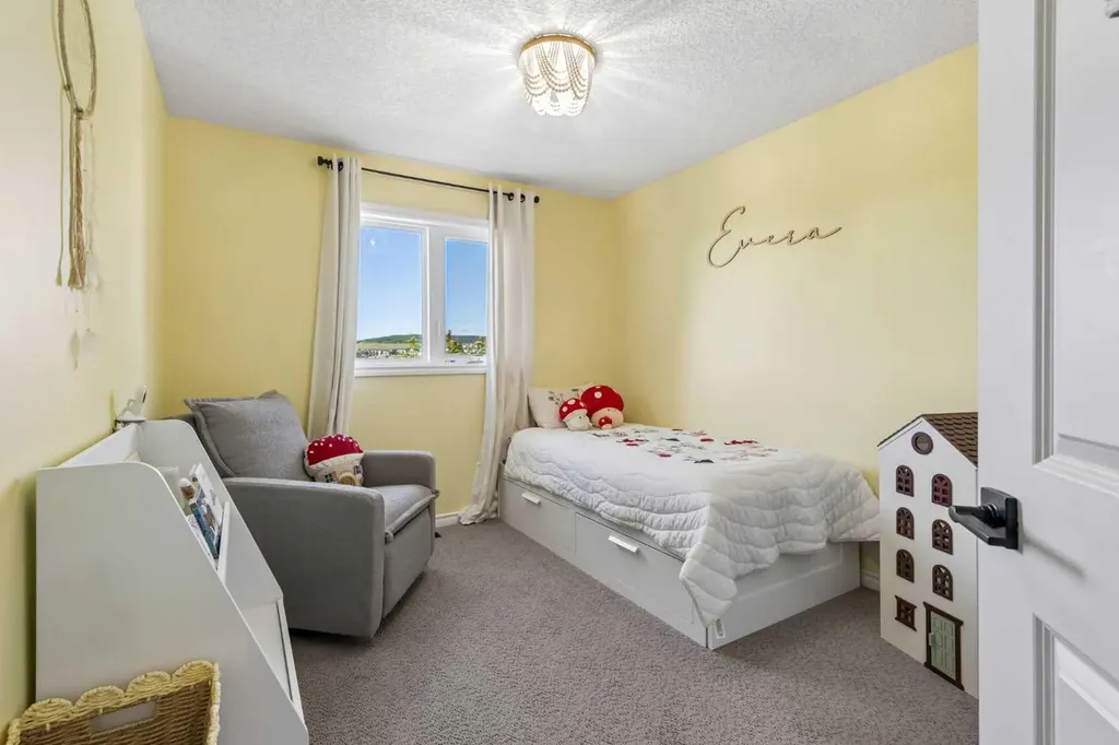52 West Edge Road Cochrane AB T4C 1L1