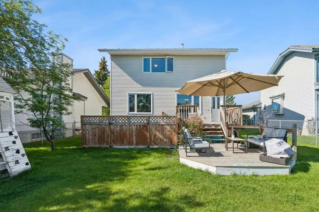 52 West Edge Road Cochrane AB T4C 1L1