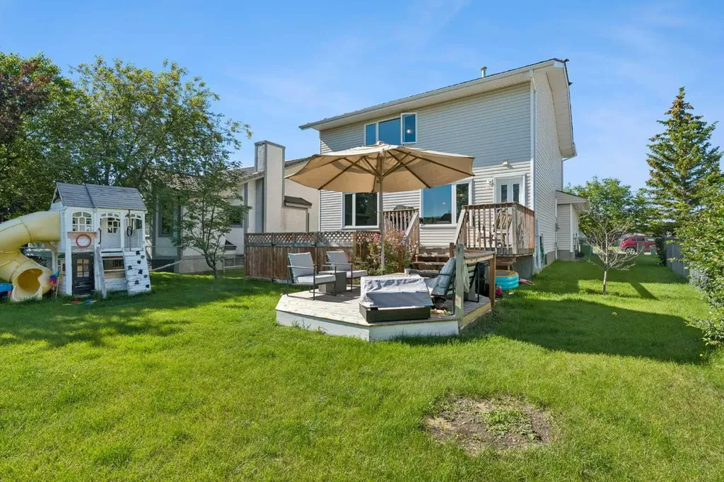 52 West Edge Road Cochrane AB T4C 1L1