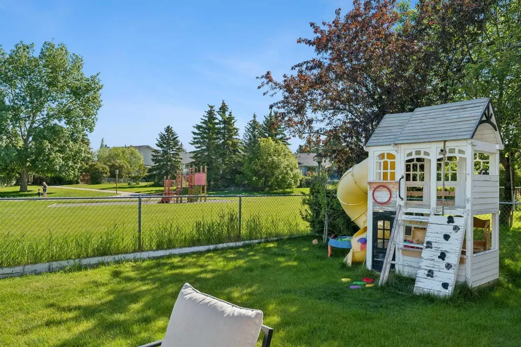 52 West Edge Road Cochrane AB T4C 1L1