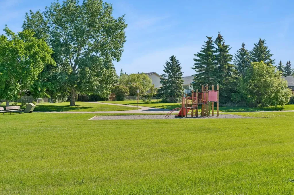 52 West Edge Road Cochrane AB T4C 1L1