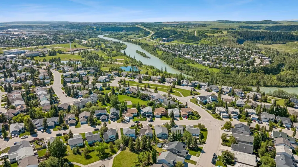 52 West Edge Road Cochrane AB T4C 1L1