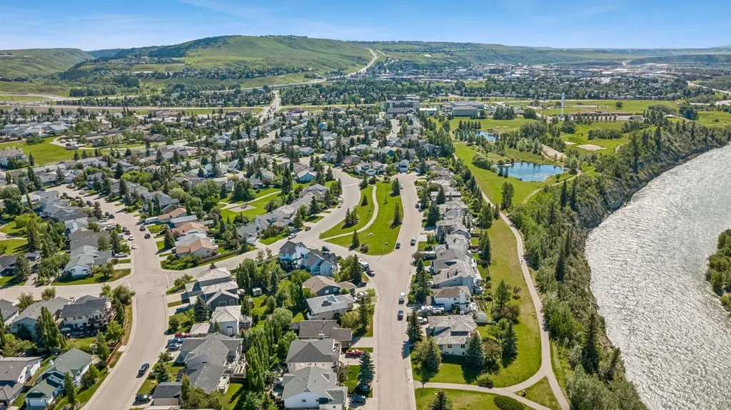 52 West Edge Road Cochrane AB T4C 1L1