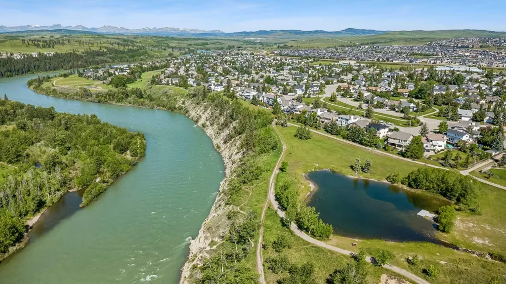 52 West Edge Road Cochrane AB T4C 1L1