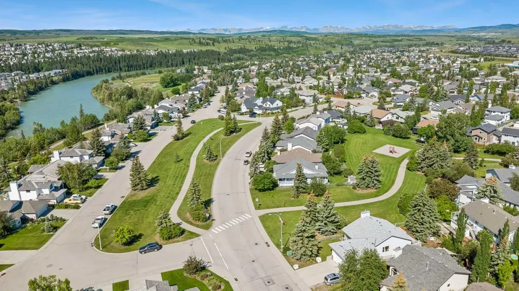 52 West Edge Road Cochrane AB T4C 1L1