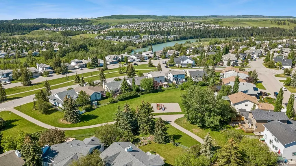 52 West Edge Road Cochrane AB T4C 1L1