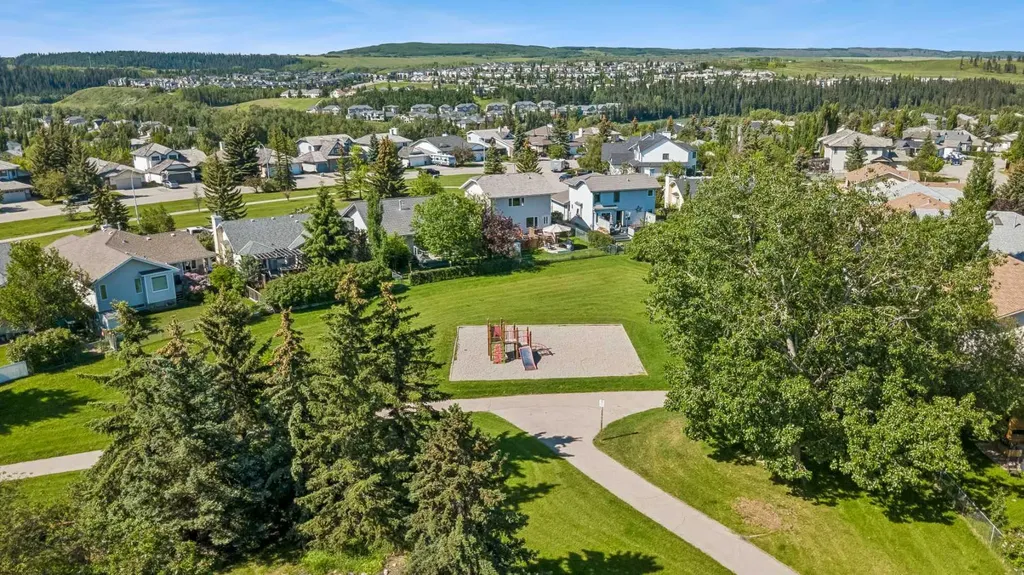 52 West Edge Road Cochrane AB T4C 1L1