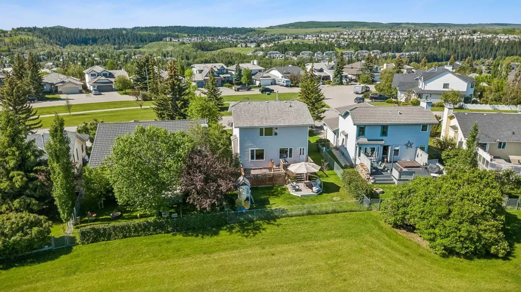 52 West Edge Road Cochrane AB T4C 1L1