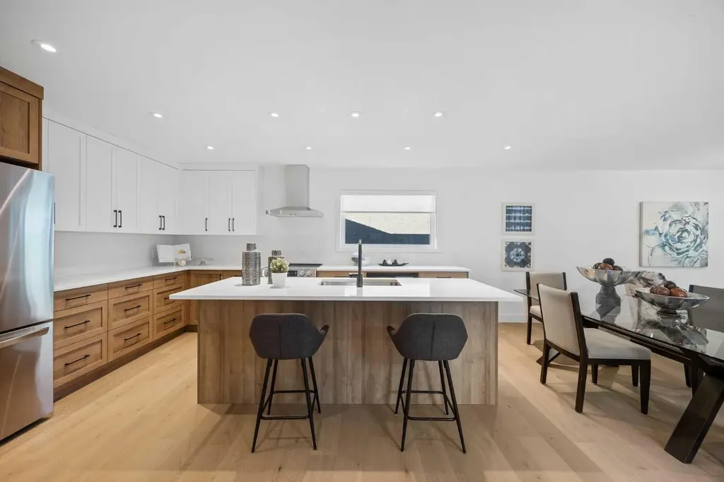 60 Strathcona Road SW Calgary AB T3H 1X5