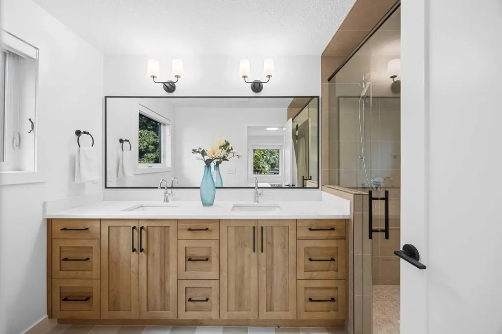 60 Strathcona Road SW Calgary AB T3H 1X5