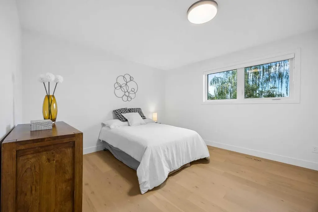 60 Strathcona Road SW Calgary AB T3H 1X5