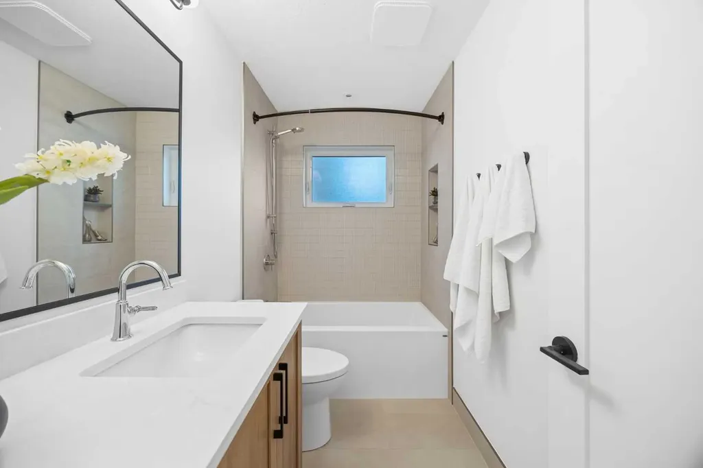 60 Strathcona Road SW Calgary AB T3H 1X5
