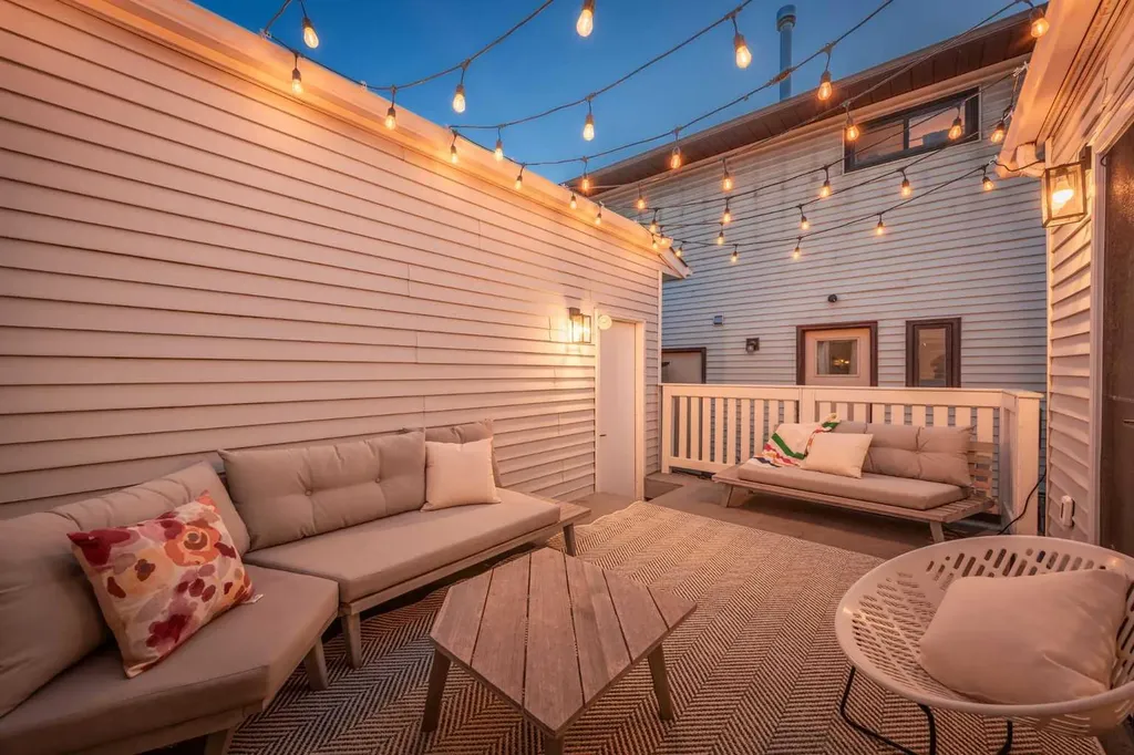60 Strathcona Road SW Calgary AB T3H 1X5