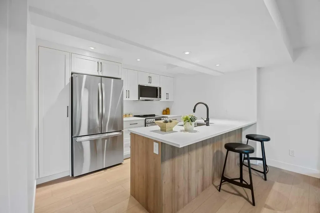 60 Strathcona Road SW Calgary AB T3H 1X5