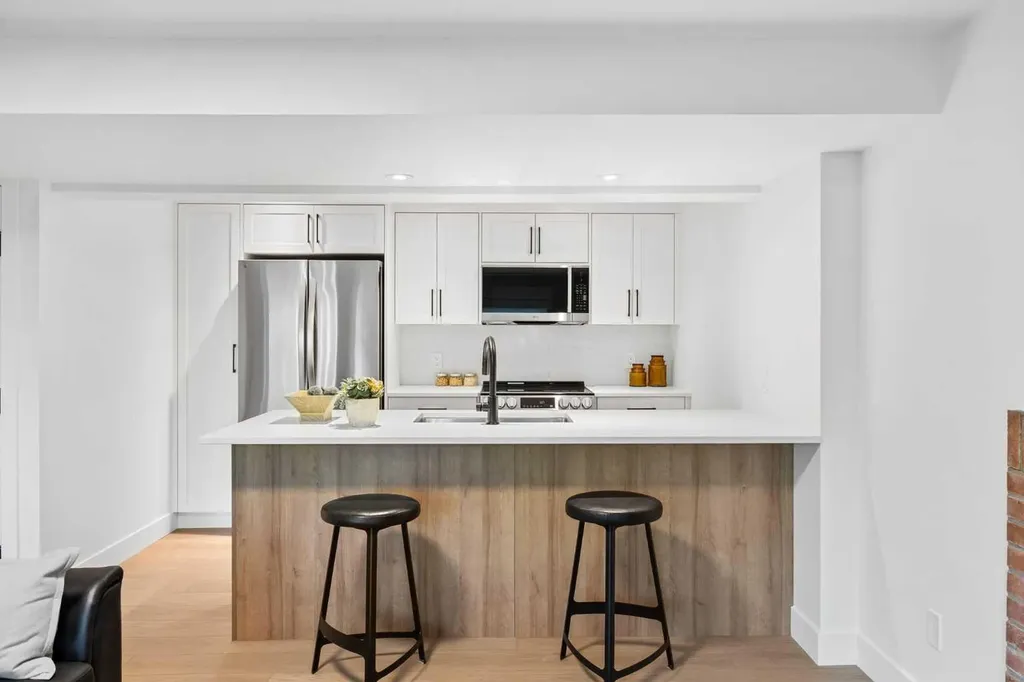 60 Strathcona Road SW Calgary AB T3H 1X5