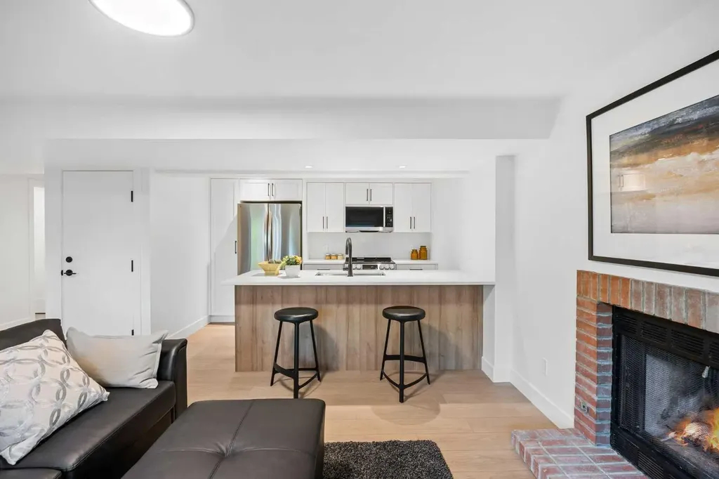 60 Strathcona Road SW Calgary AB T3H 1X5