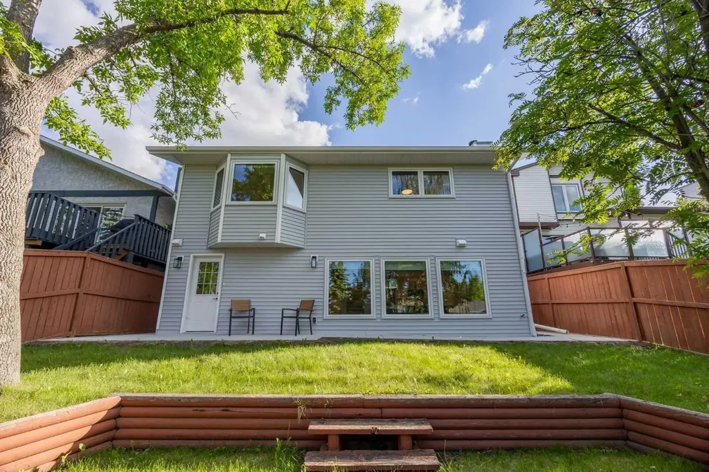 60 Strathcona Road SW Calgary AB T3H 1X5