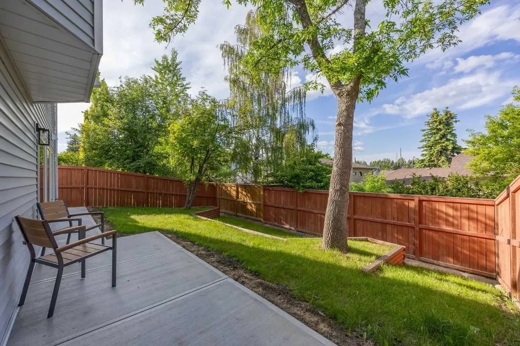 60 Strathcona Road SW Calgary AB T3H 1X5