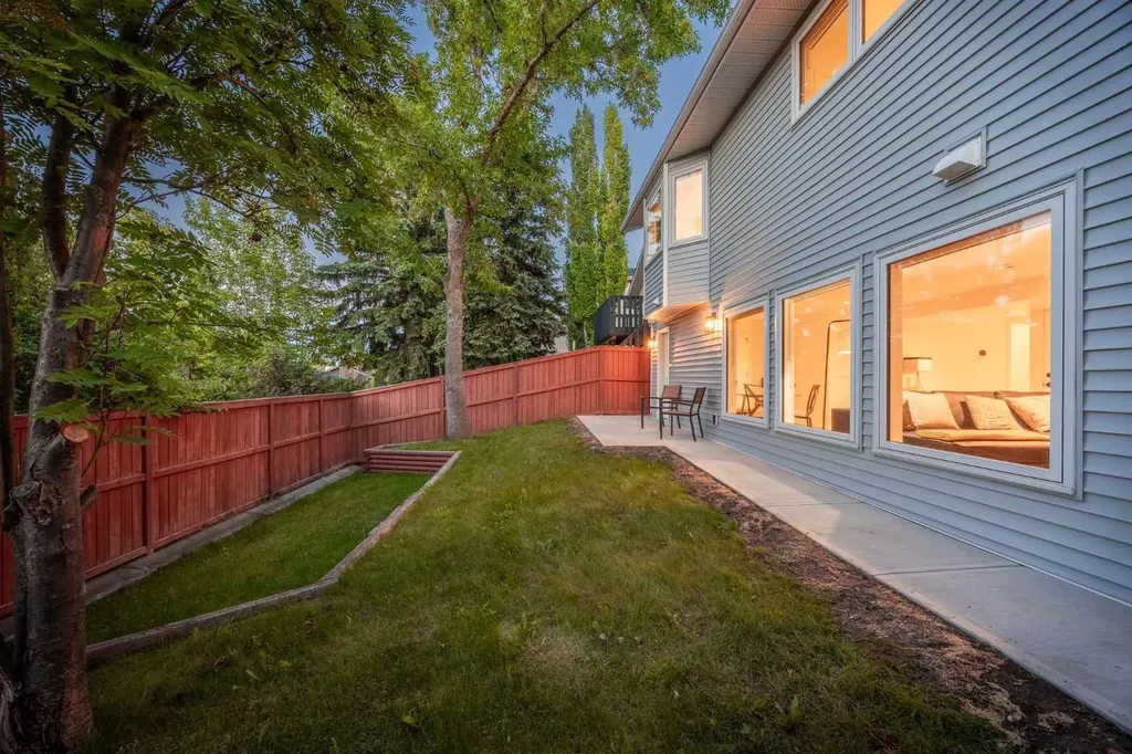 60 Strathcona Road SW Calgary AB T3H 1X5