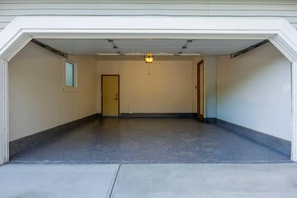 60 Strathcona Road SW Calgary AB T3H 1X5