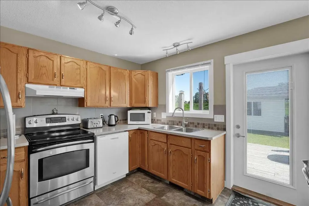 118 Meadowpark Drive Carstairs AB T0M 0N0