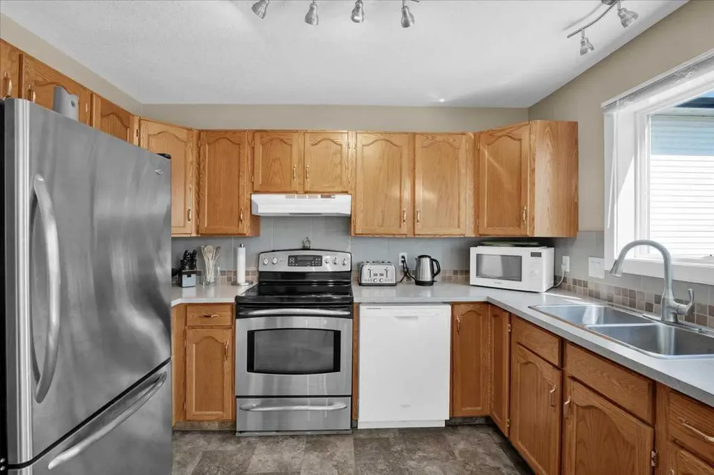 118 Meadowpark Drive Carstairs AB T0M 0N0