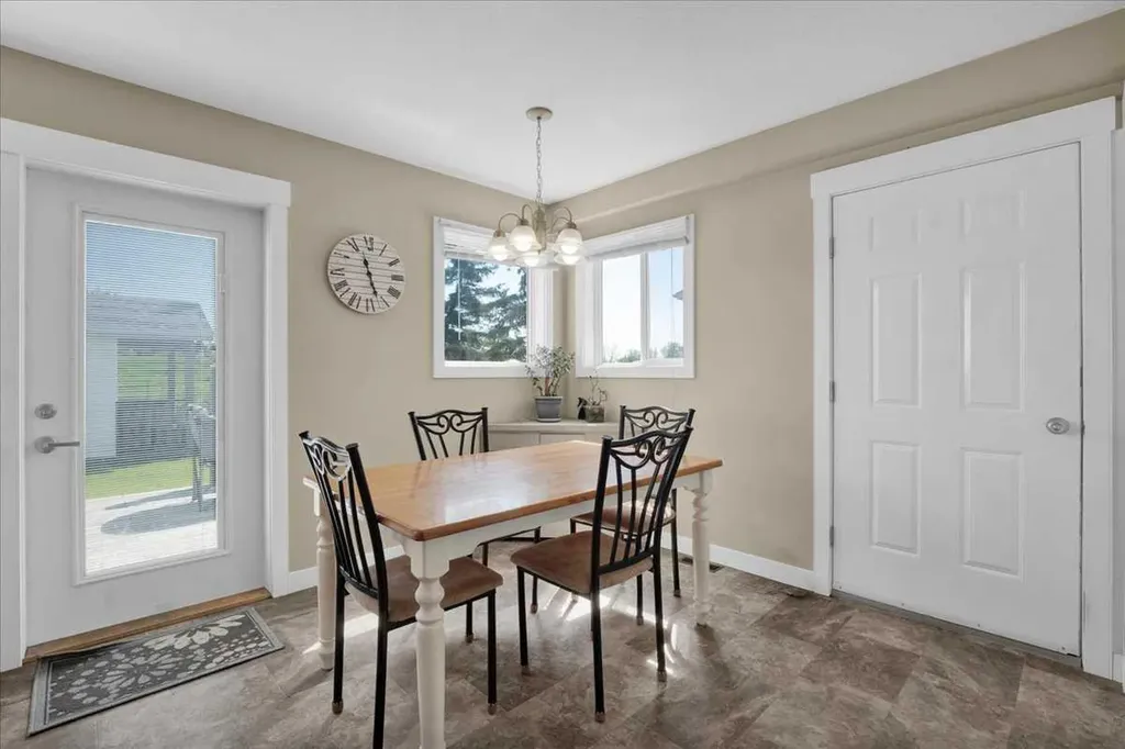 118 Meadowpark Drive Carstairs AB T0M 0N0