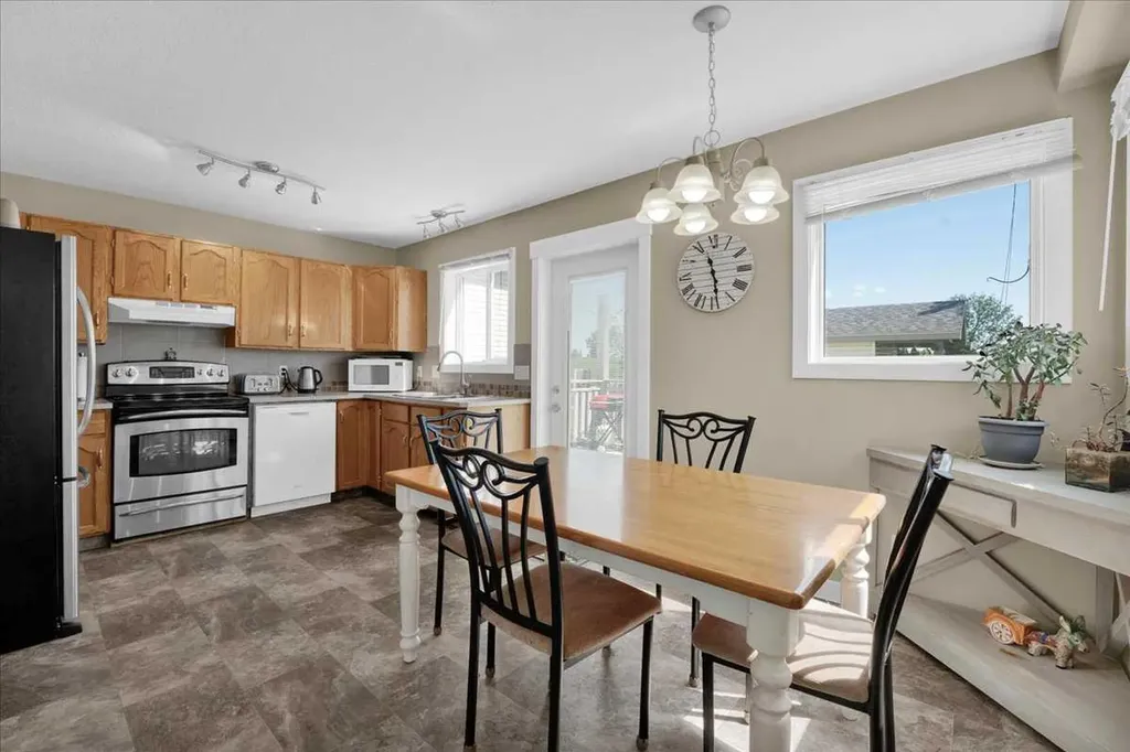 118 Meadowpark Drive Carstairs AB T0M 0N0