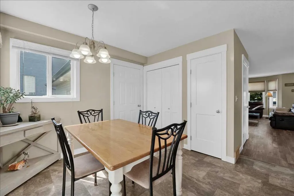118 Meadowpark Drive Carstairs AB T0M 0N0