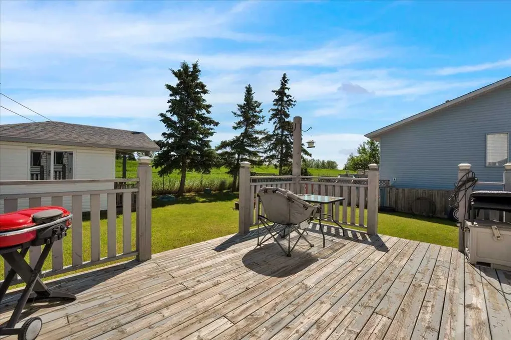 118 Meadowpark Drive Carstairs AB T0M 0N0