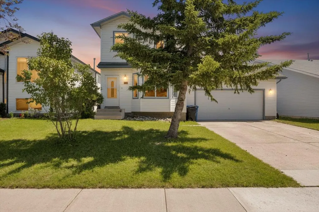 118 Meadowpark Drive Carstairs AB T0M 0N0