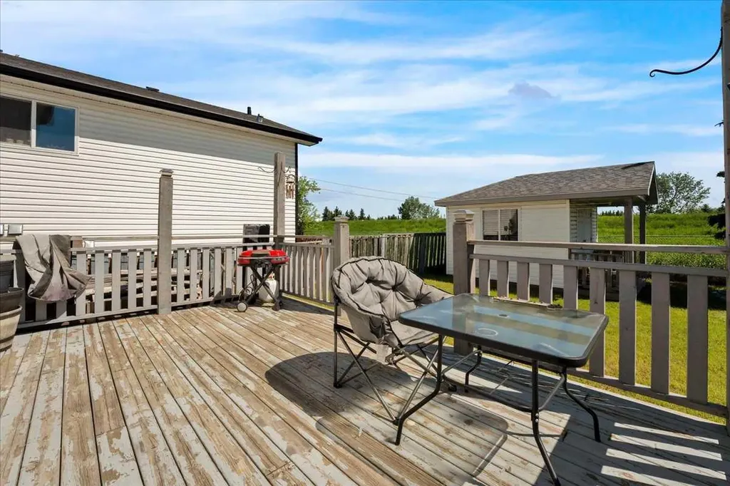 118 Meadowpark Drive Carstairs AB T0M 0N0