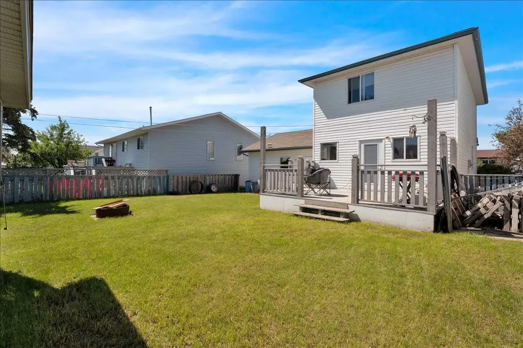 118 Meadowpark Drive Carstairs AB T0M 0N0