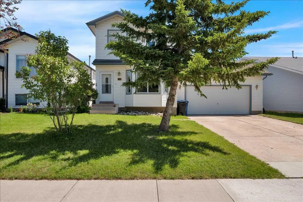 118 Meadowpark Drive Carstairs AB T0M 0N0