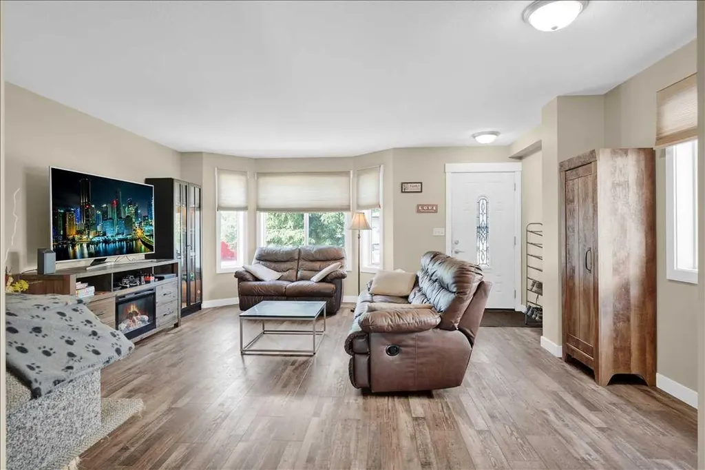 118 Meadowpark Drive Carstairs AB T0M 0N0