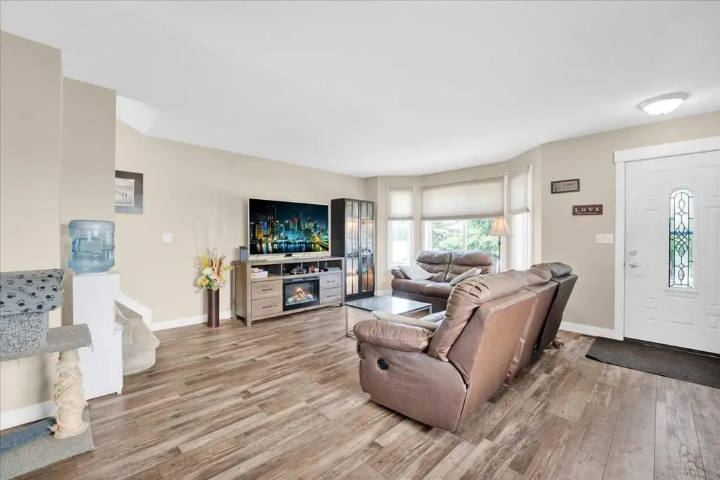118 Meadowpark Drive Carstairs AB T0M 0N0