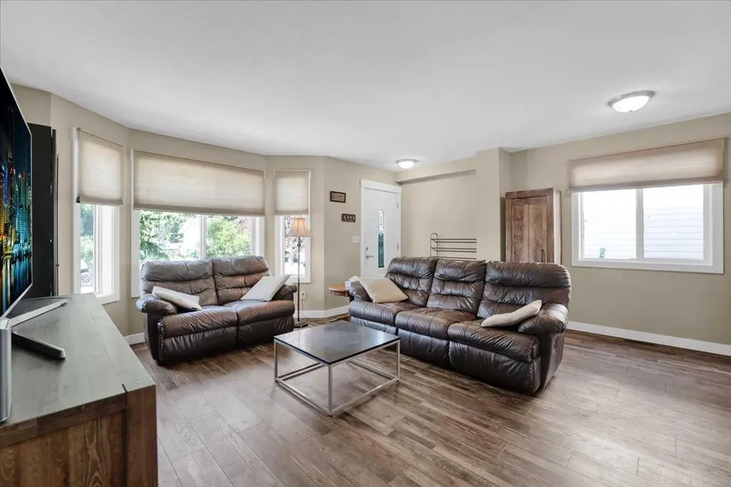 118 Meadowpark Drive Carstairs AB T0M 0N0