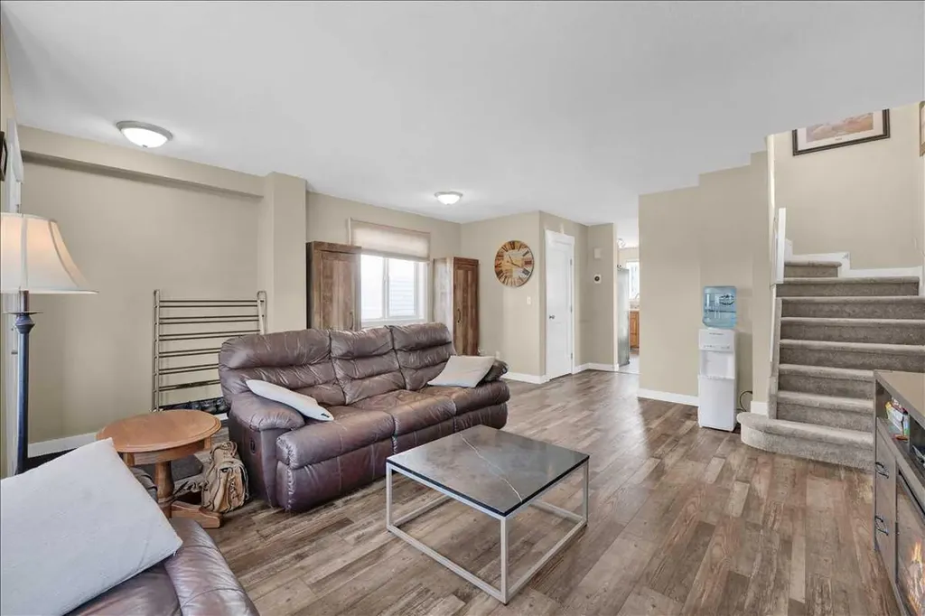 118 Meadowpark Drive Carstairs AB T0M 0N0