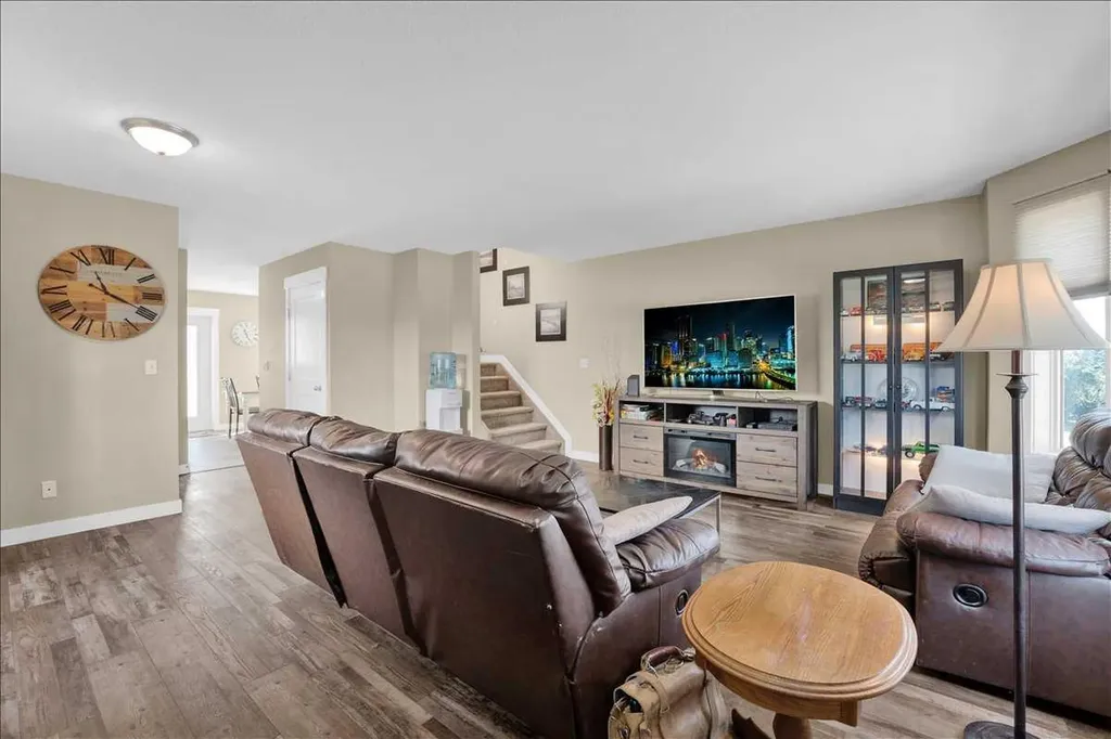 118 Meadowpark Drive Carstairs AB T0M 0N0