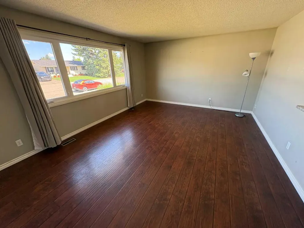 9609 77 Avenue Peace River AB T8S 1E5