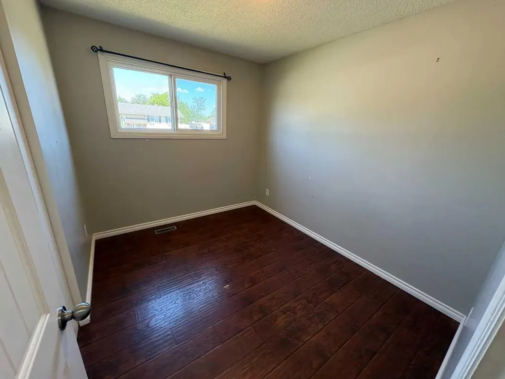 9609 77 Avenue Peace River AB T8S 1E5