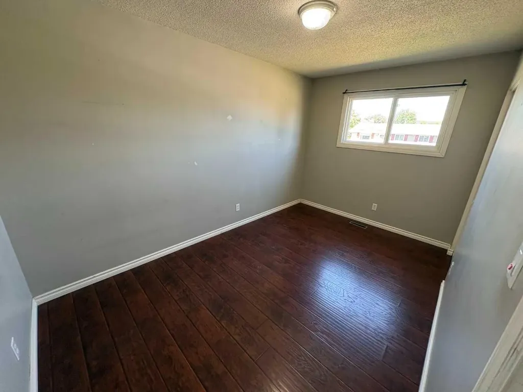 9609 77 Avenue Peace River AB T8S 1E5