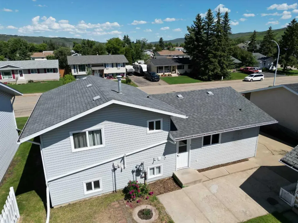 9609 77 Avenue Peace River AB T8S 1E5