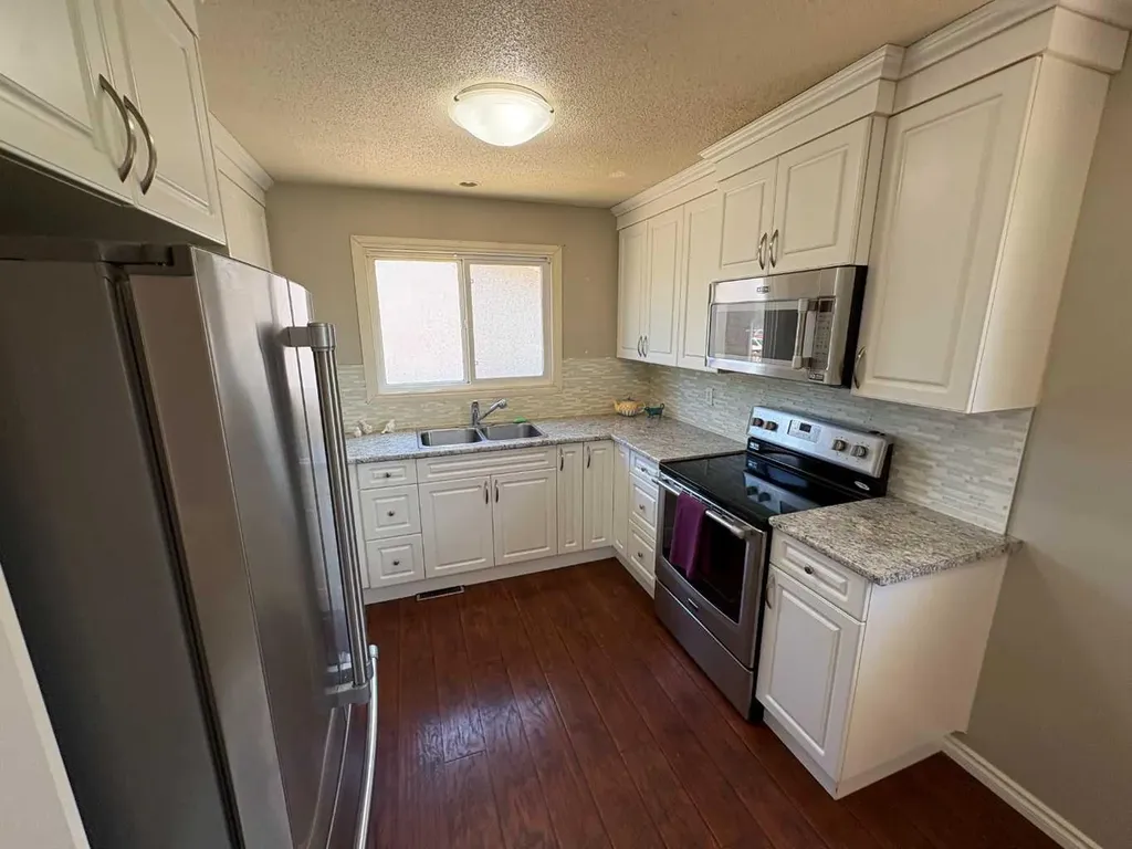 9609 77 Avenue Peace River AB T8S 1E5