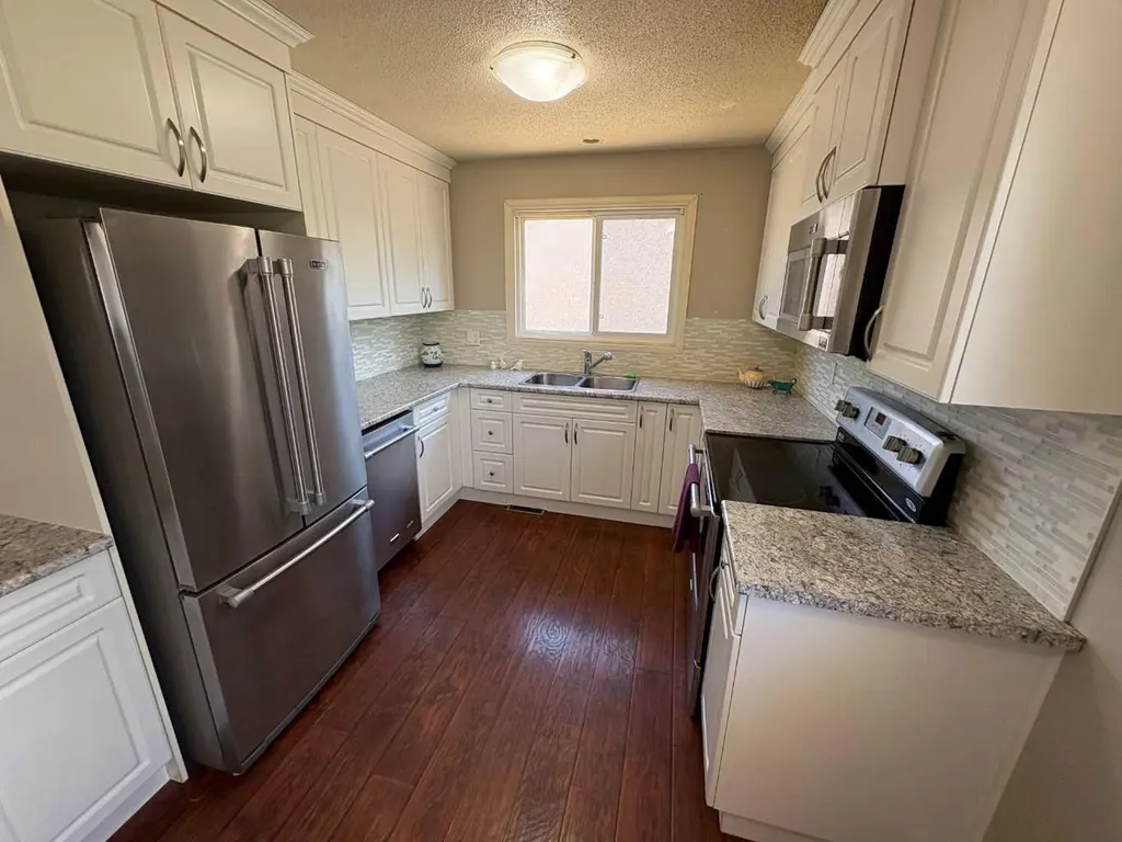 9609 77 Avenue Peace River AB T8S 1E5