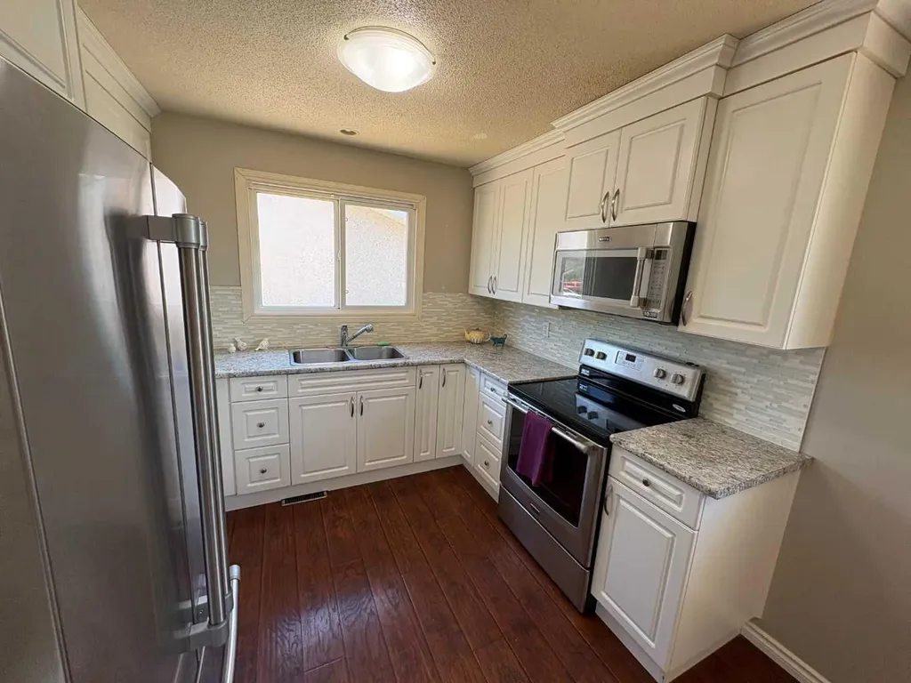 9609 77 Avenue Peace River AB T8S 1E5
