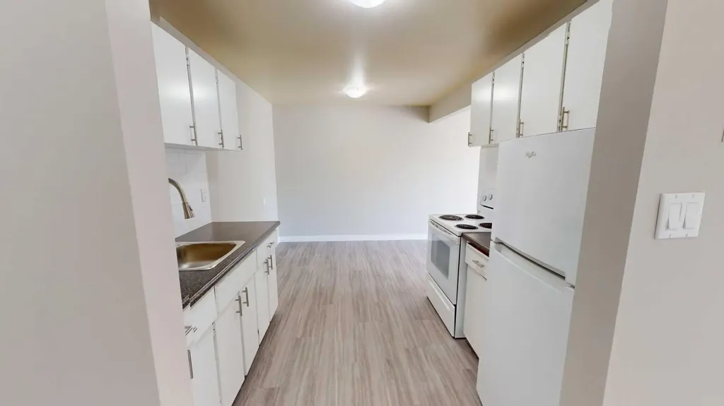 9807 108 Avenue Grande Prairie AB T8V1N5