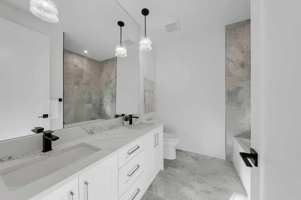 3538 43 Street SW Calgary AB T3E 3P5